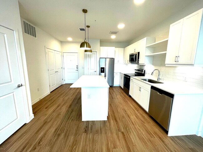 Building Photo - 1101 Abbeyglen Castle Dr