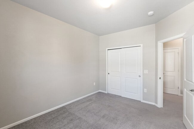 Building Photo - Beautiful 3-bedroom, 3-bathroom townhome located in Lorson Ranch!!