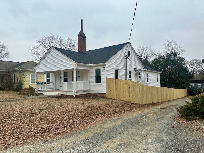 Building Photo - Remodeled 2 Bed & 1 Bath Home in Downtown Durham with Fenced yard!