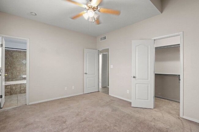 Building Photo - "Charming 3-Bed El Paso Retreat with Cozy ...