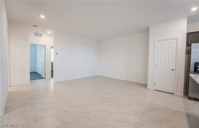 Building Photo - 623 Sedum Ave.
