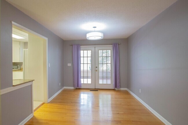 Building Photo - 2992 Corrib Dr