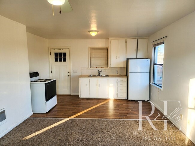 Building Photo - Cozy 1BR Duplex in Manette with Garage & Water Views
