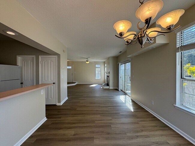 Building Photo - Welcome to this beautifully renovated detached condo!