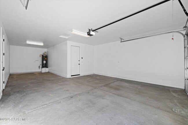 Building Photo - 5992 Finch Pl