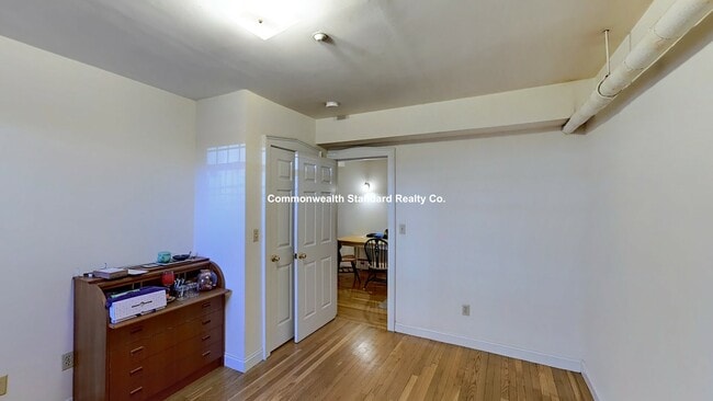 Building Photo - 23 Glenville Ave