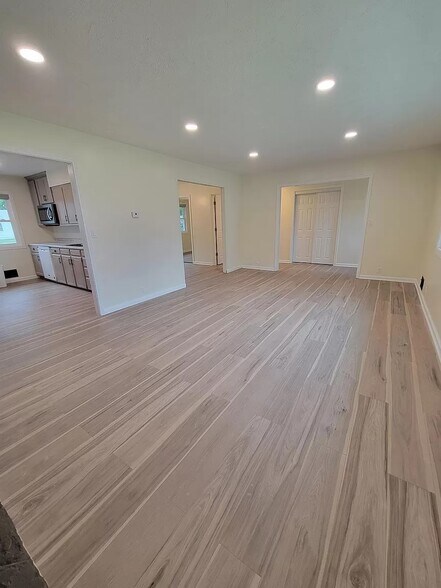 Building Photo - 106 E Harrier St