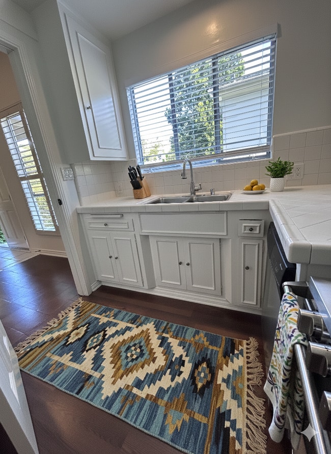 Building Photo - 9080 Shoreham Dr