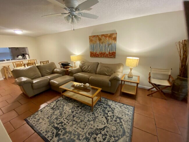 Building Photo - 600 Egret Cir