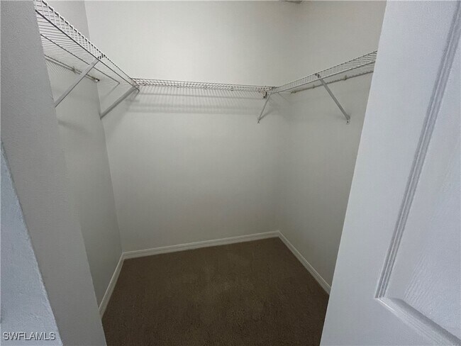 Building Photo - 8950 Colonnades Ct E