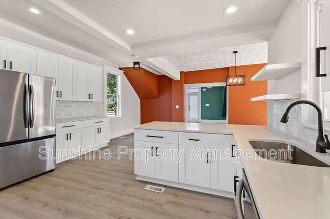 Building Photo - 110 S Willard Ave