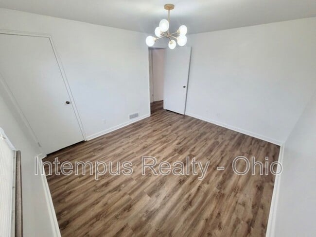 Building Photo - 1060 Sells Ave