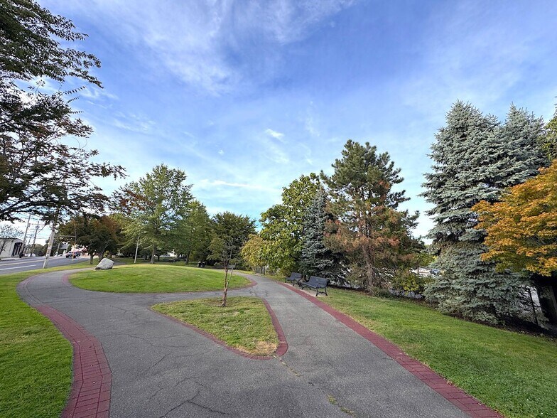 Building Photo - 848 Main St