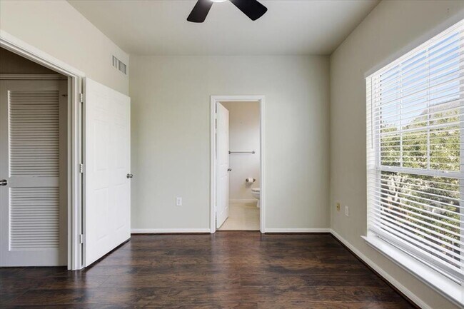 Building Photo - 9200 Westheimer Rd