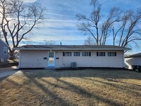 Building Photo - 3 bed, 2 bath, 1 car garage Newly remodeled with fenced backyard!