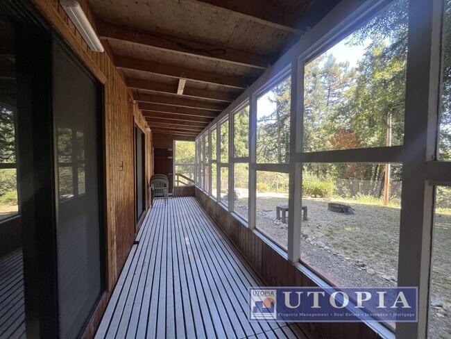 Building Photo - 10585 Redwood Dr
