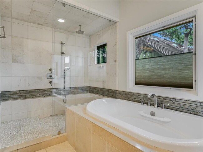 Building Photo - 3805 Hidden Hollow