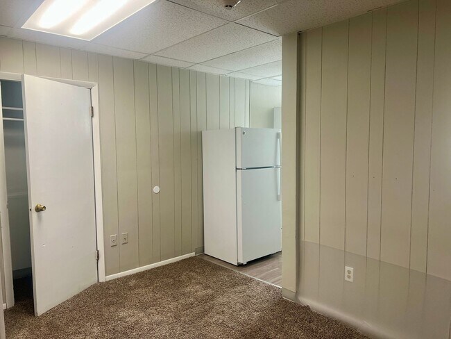 Building Photo - Studio apartment - Heart of Golden!