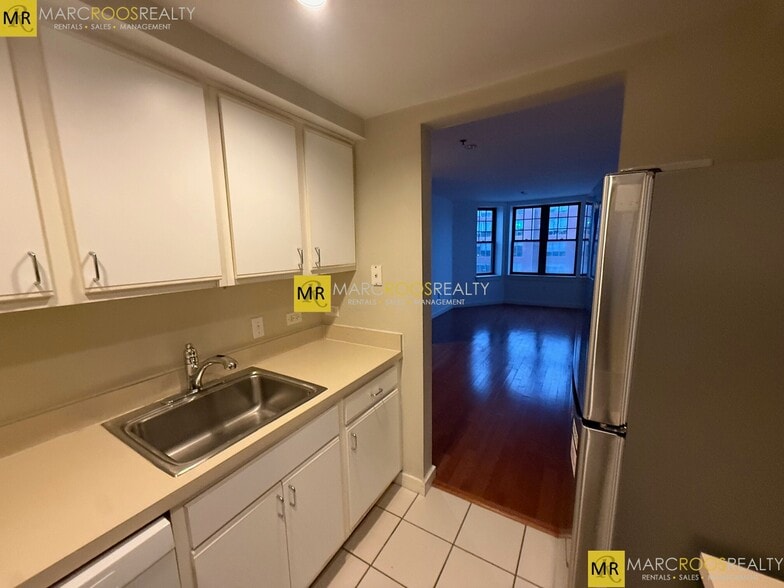 Building Photo - 534 Commonwealth Ave