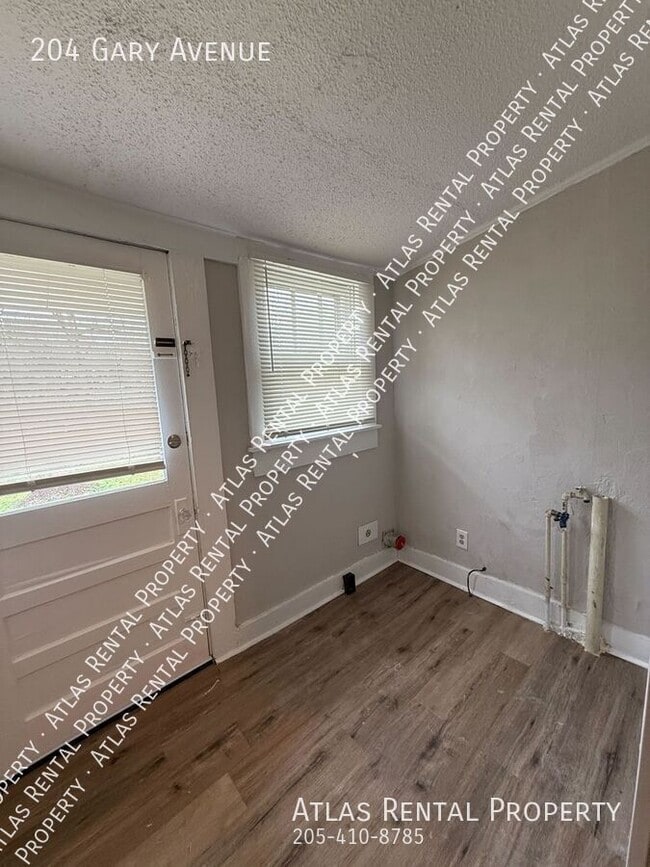 Building Photo - 204 Gary St