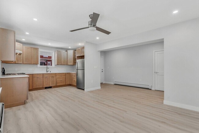 Building Photo - 74 Ruthven St