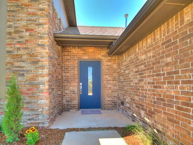 Building Photo - Modern 3 Bedroom with  Lofted Office - All...