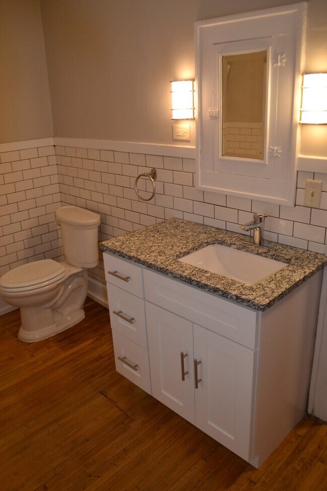Building Photo - Historic Downtown Single Family Home for R...