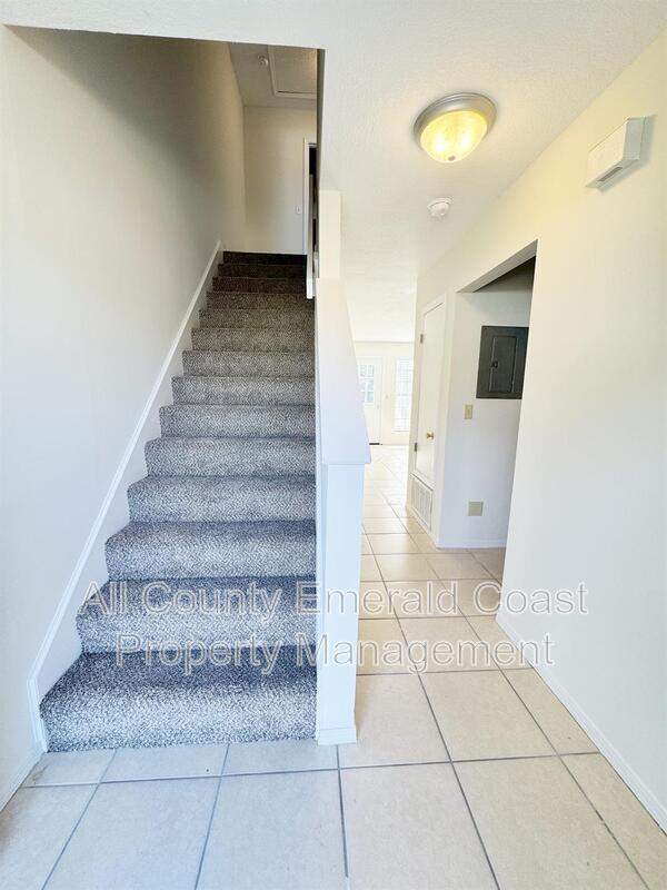 Building Photo - 875 Fairview Dr