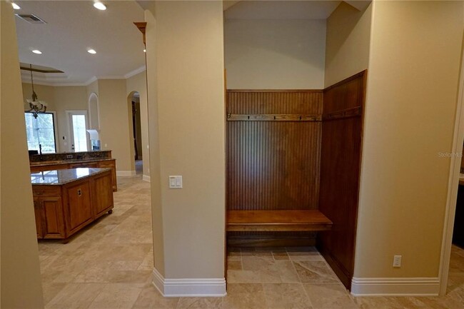 Building Photo - 1720 Brackenhurst Pl