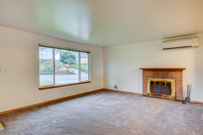 Building Photo - 4 Bed 2 bath Home in the Heart of Oak Harbor