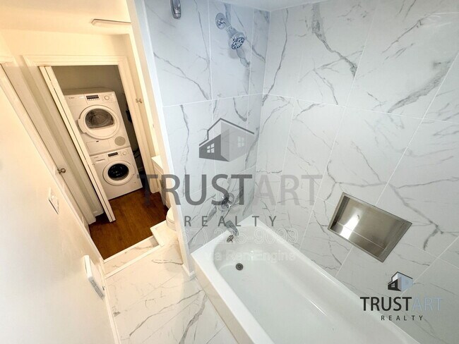 Building Photo - 910 N 41st St