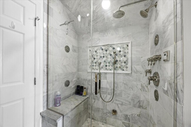 Building Photo - 9200 Falling Waters Dr W