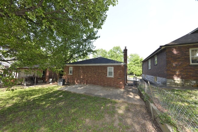 Building Photo - 1275 N Florissant Rd