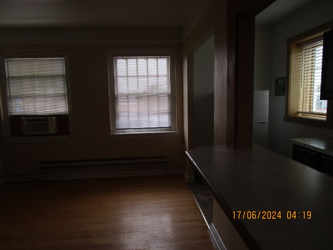 Building Photo - 608 Central Ave