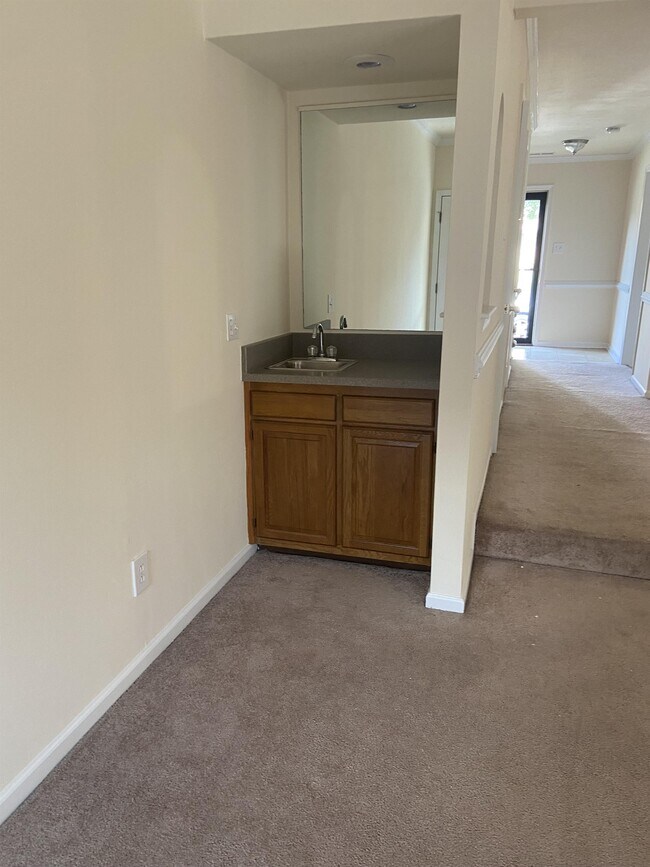 Building Photo - 1020 Colonial Meadows Way
