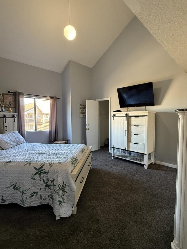 Building Photo - 1095 Plantation Dr W