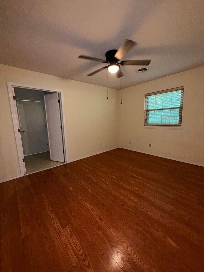 Building Photo - 19 Gore Ln