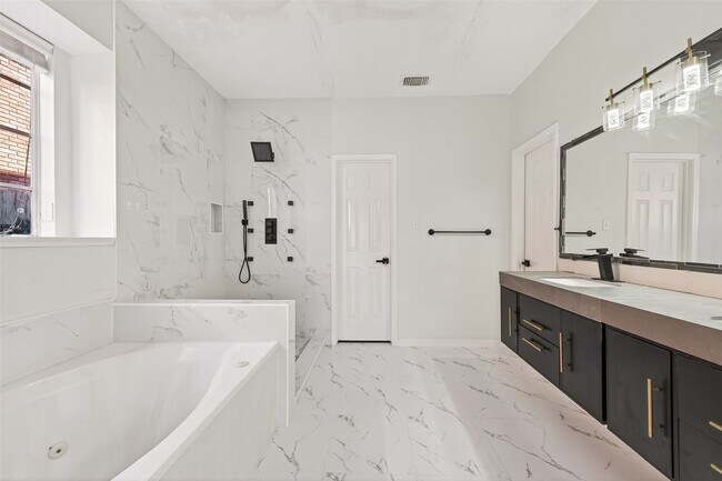 Building Photo - 16410 Fondren Grove Dr