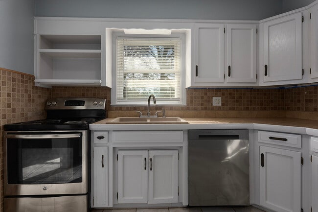 Building Photo - 703 SW 7 St