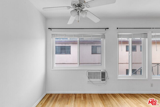 Building Photo - 1248 Barry Ave