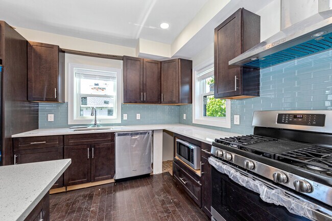 Building Photo - 63 Bradbury Ave