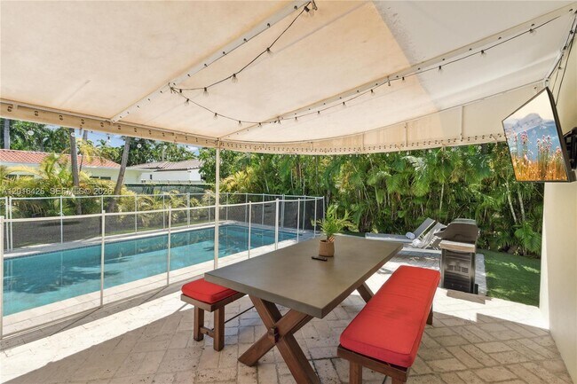 Building Photo - 7511 Miami View Dr