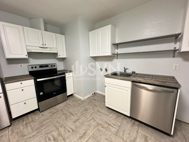 Building Photo - 4077 S Lancewood Dr