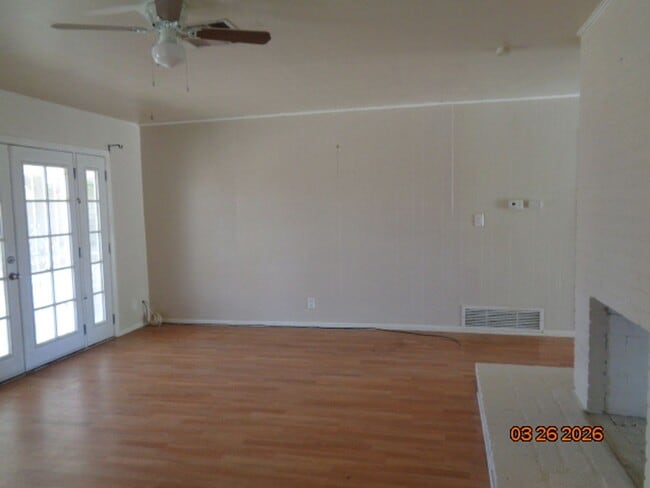 Building Photo - East Lancaster One Story Offering 1260 sq. ft.