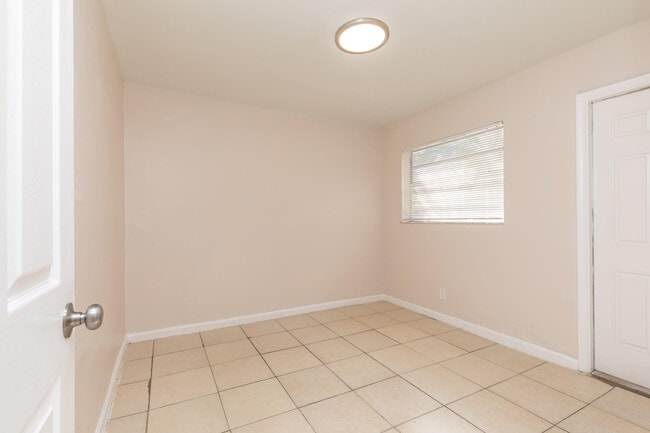 Building Photo - 7750 SW 10th Ct