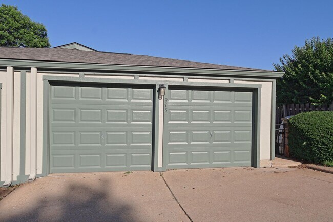 Building Photo - Spacious 3-Bedroom Attached Villa with Finished Basement & Private Fenced Yard!