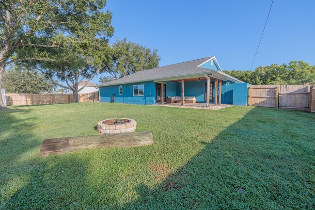 Building Photo - 842 SE Streamlet Ave