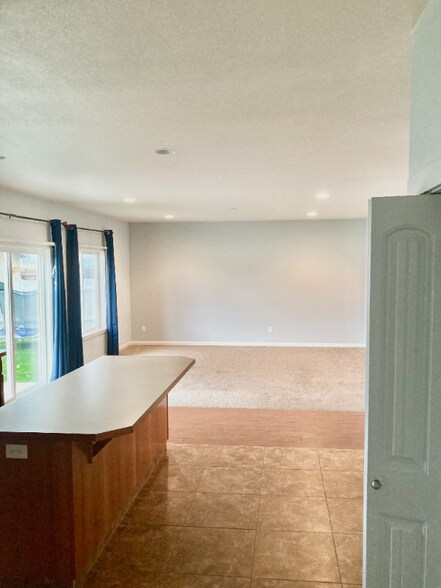 Building Photo - 312 G St NE