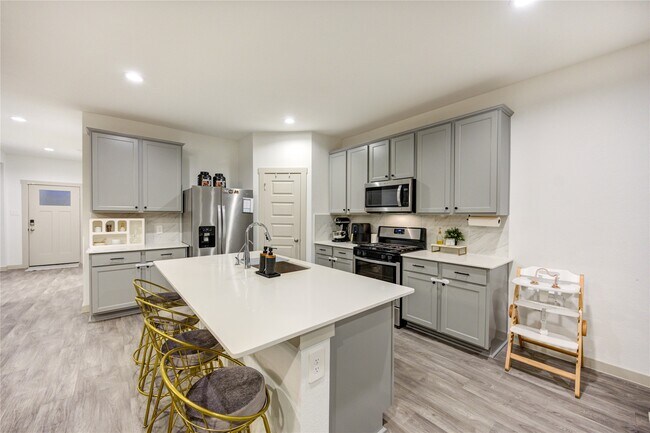 Building Photo - 6846 Dell Vista Drive