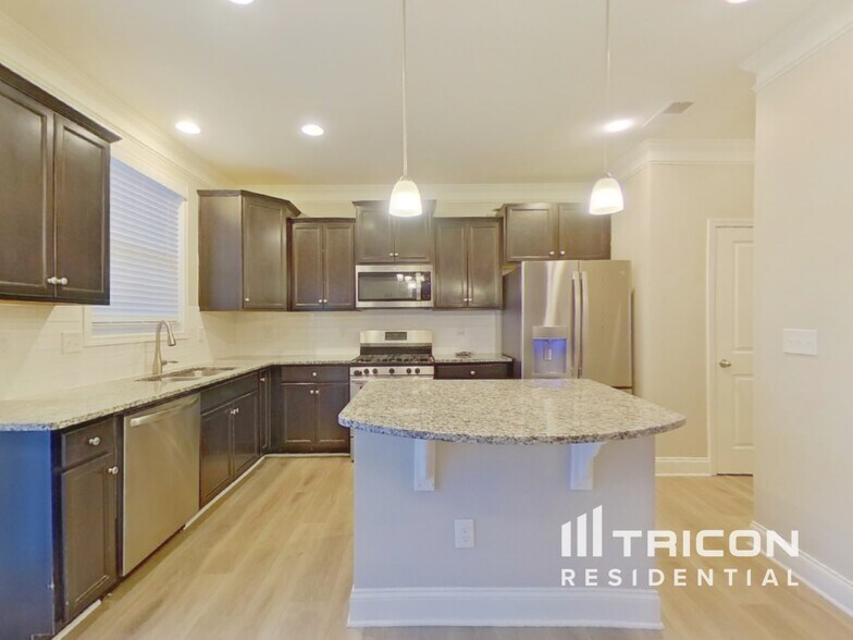 Building Photo - 3913 Norman View Dr